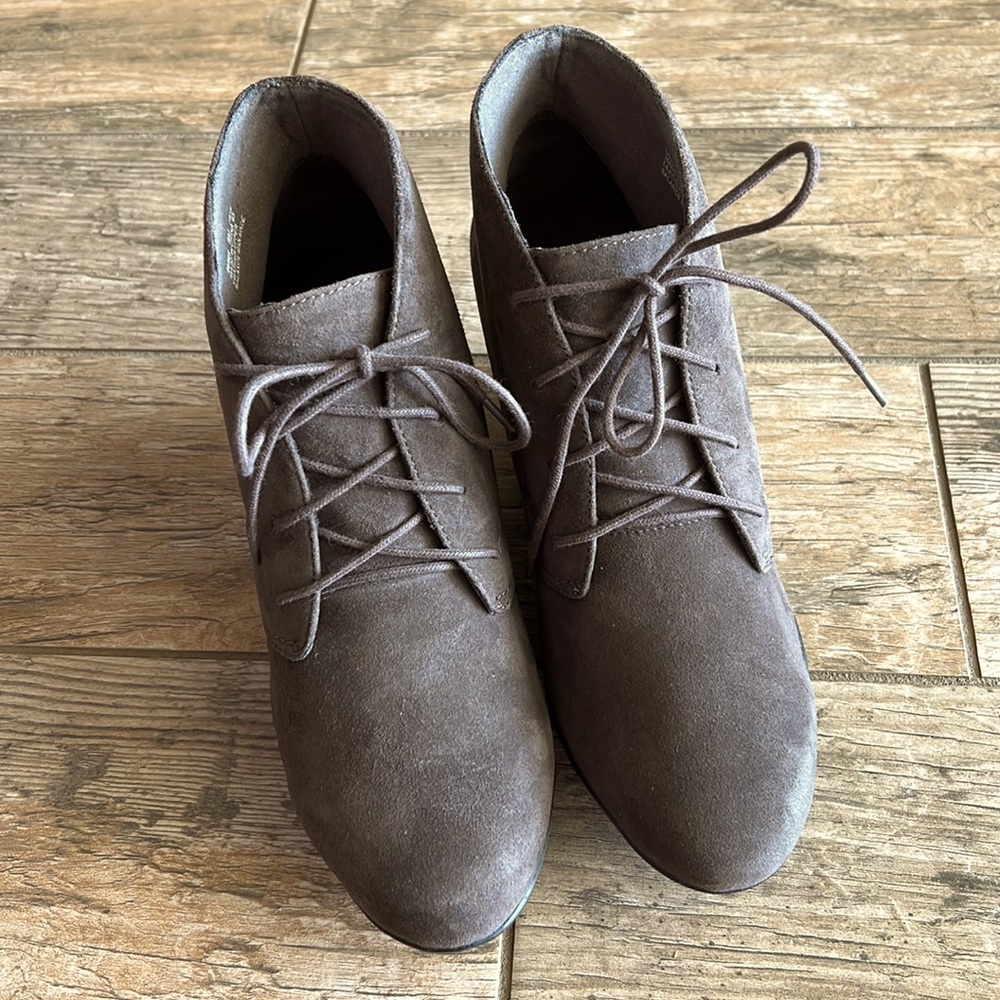 Clarks Wedge Grey Suede Ankle Boots - Crystal Peridot 9 Medium